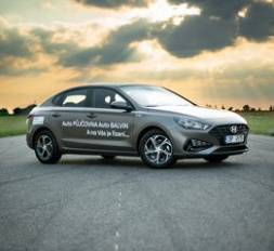Elegantní a přitom dravý. 😎 Takový je nový Hyundai i30 Fastback. Vyznačuje se zejména svým sportovním výkonem, který podtrhují nejmodernější pohonné jednotky a převodovky. 🏎️ O vaši bezstarostnou jízdu se navíc postará balíček pokročilých bezpečnostních a asistenčních služeb.  ℹ️ Tak se k nám stavte na testovací jízdu! https://autobalvin.hyundai.cz/modely/i30-fastback-2020